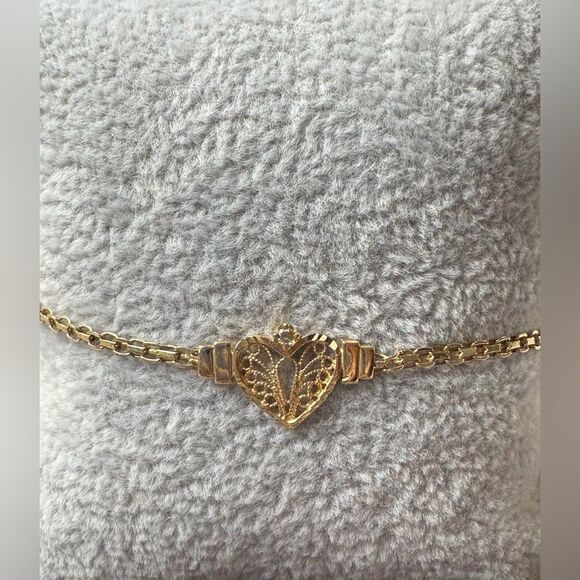 14k Gold Heart Dainty Bracelet w Small Diamond - Picture 1 of 6
